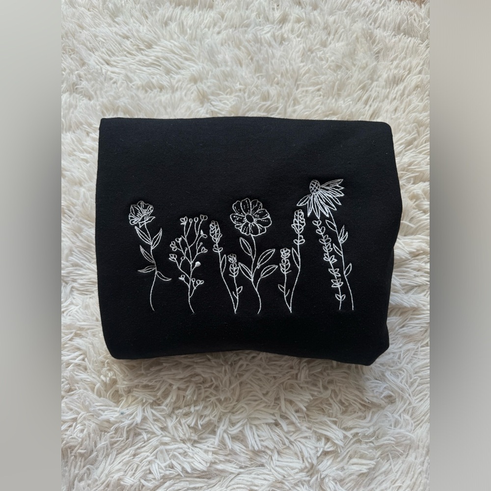 Flower embroidered sweatshirt